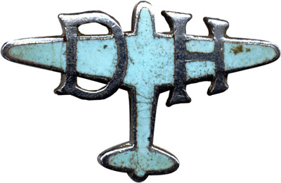 Enamel badge in the form of a De Havilland logo